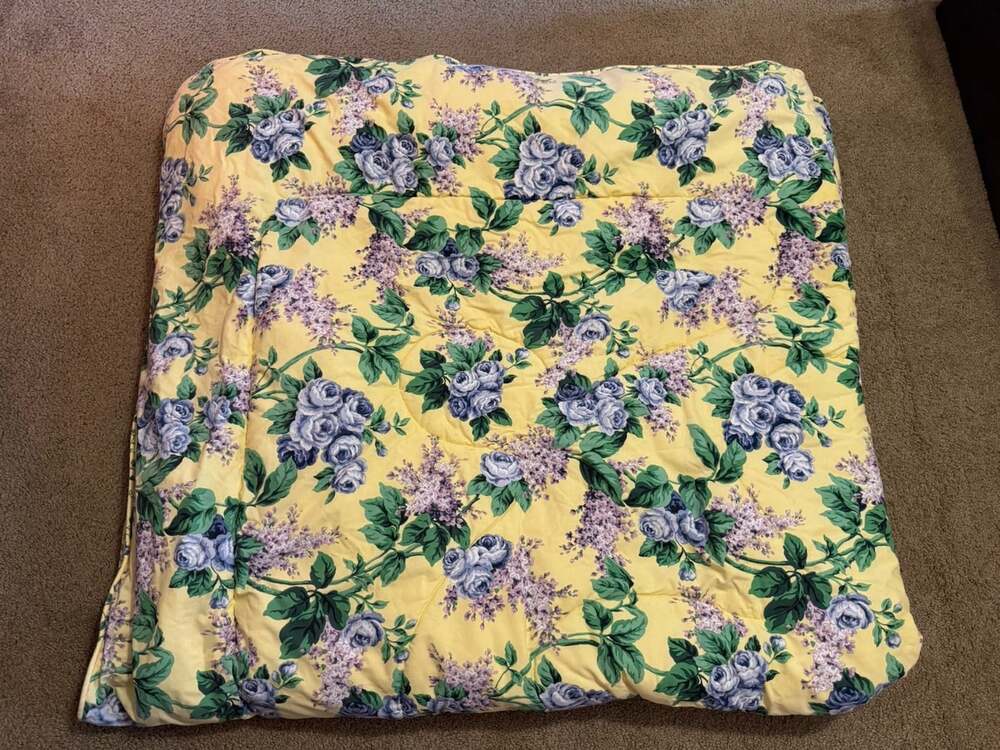LONGABERGER LILAC ROSE YELLOW VINE REVERSIBLE QUILTED COMFORTER FULL/QUEEN